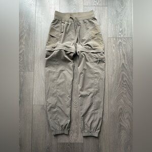 Lululemon convertible zip pants hiking hike outdoor jogger shorts 2in1 4